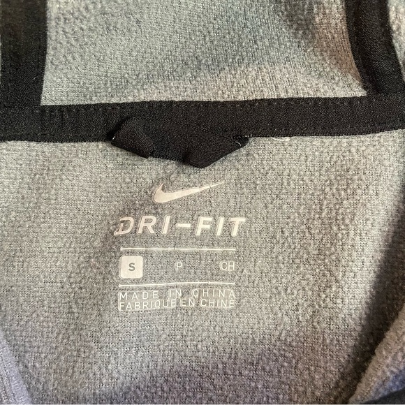 Nike Women's Dri-Fit Gray Pullover Hoodie Size Small - Picture 8 of 10